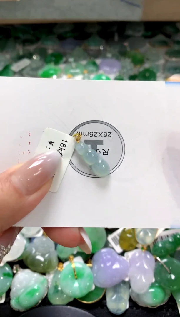 颈饰18K金镶嵌翡翠1111111111111111