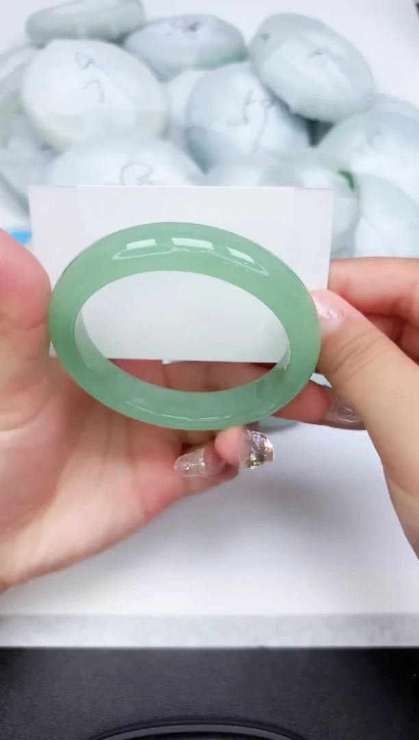 石英质玉手镯未镶嵌4-64.3