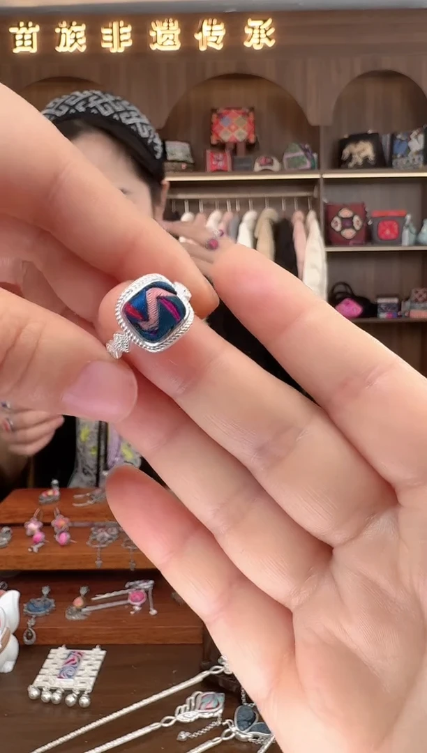 【闪购商品】织绣扶光苗绣传承26