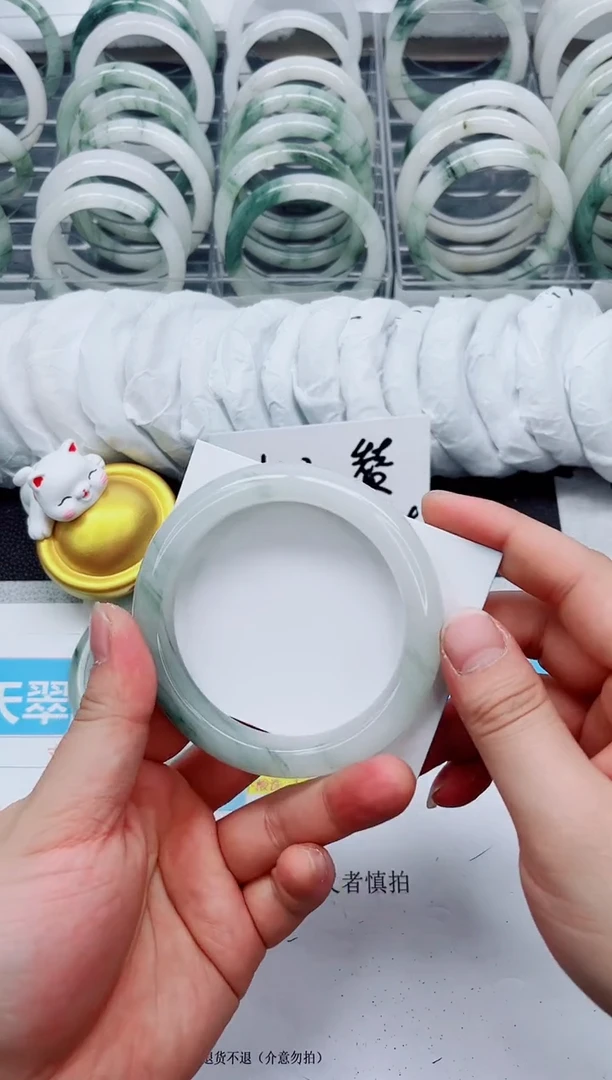 【闪购商品】石英质玉手镯未镶嵌79-64.7