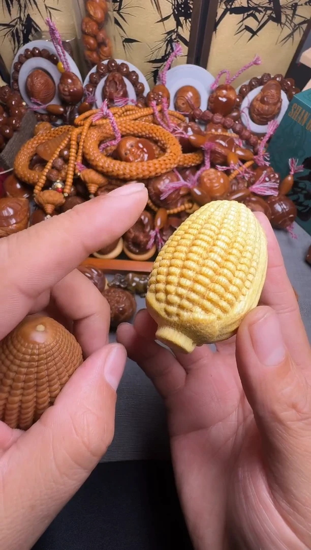 手串橄榄核小*点一个玉米