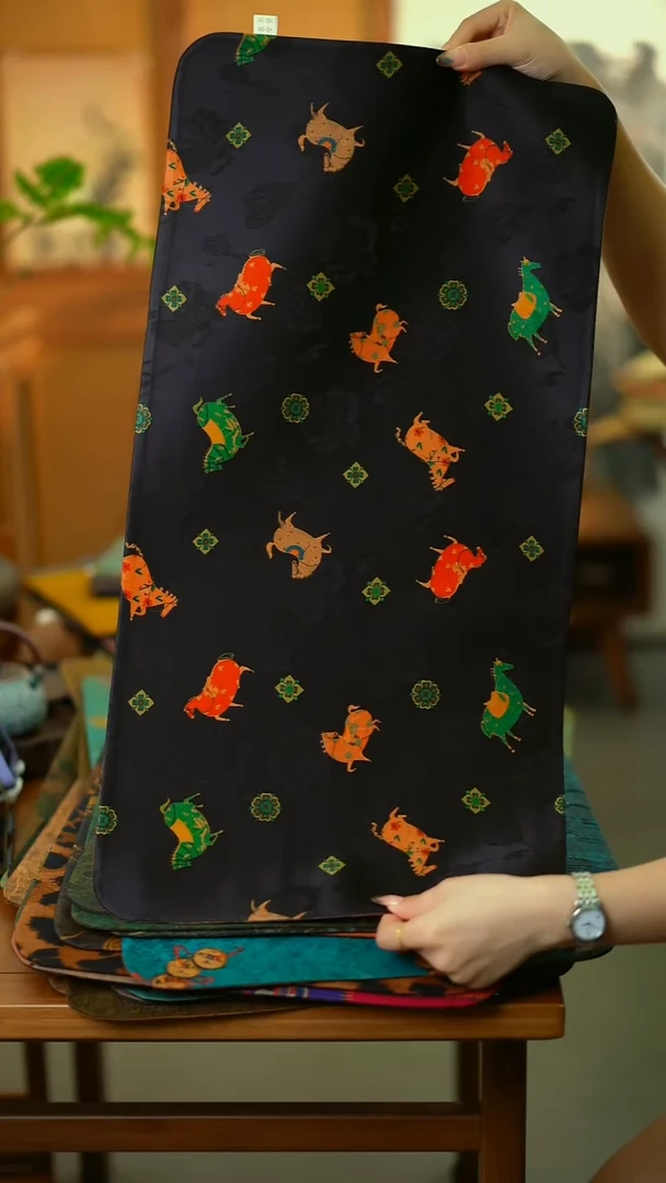 前**锦大片卡通马