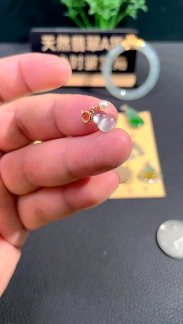 颈饰18K金镶嵌翡翠翡翠