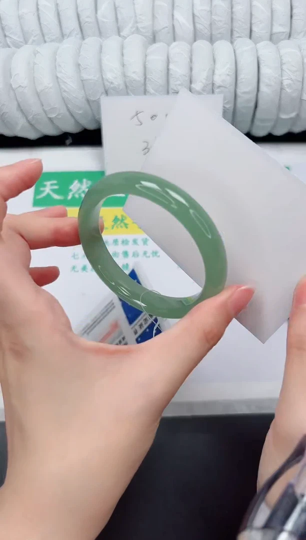 未镶嵌手镯石英质玉45-54.3DL   YOU