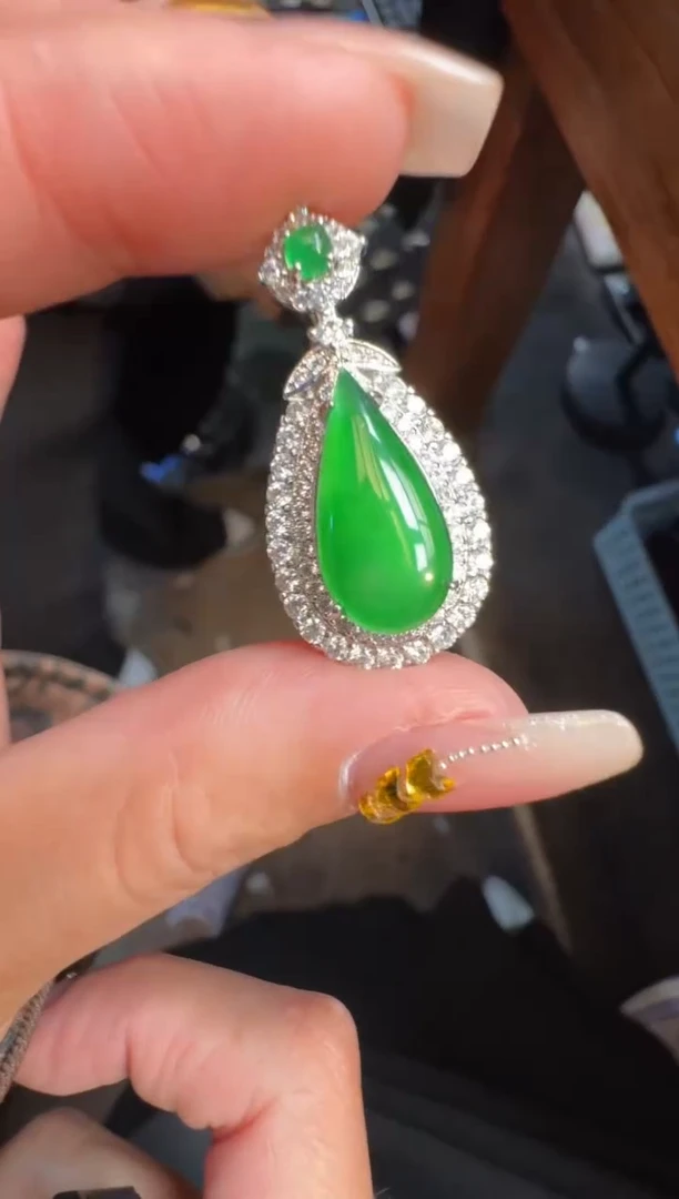 未镶嵌定制翡翠翡翠A货有轻微色差属于正常现象，水滴多样性发货1