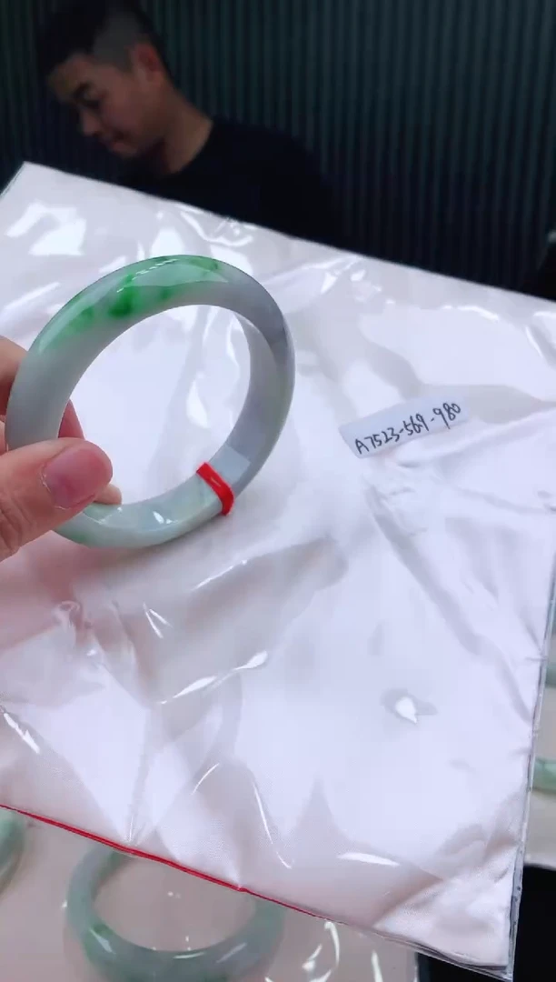 未镶嵌手镯翡翠56+