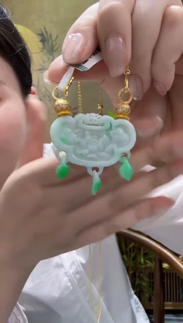 翡翠未镶嵌颈饰吊坠