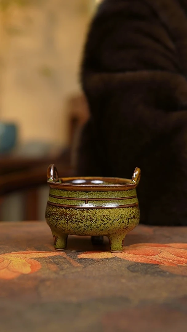 炉茶叶沫三足小香炉