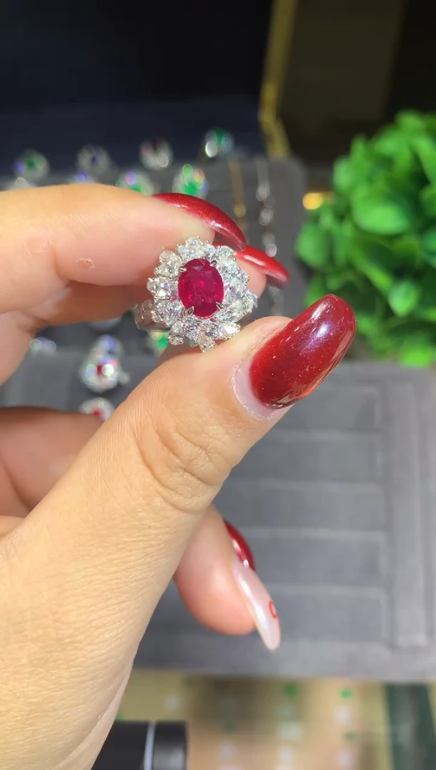 18K金镶嵌戒指红宝石2.04ct