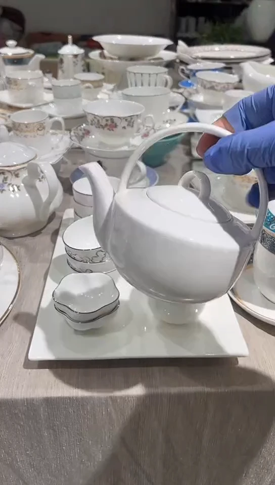 瓷小提梁壶白瓷1