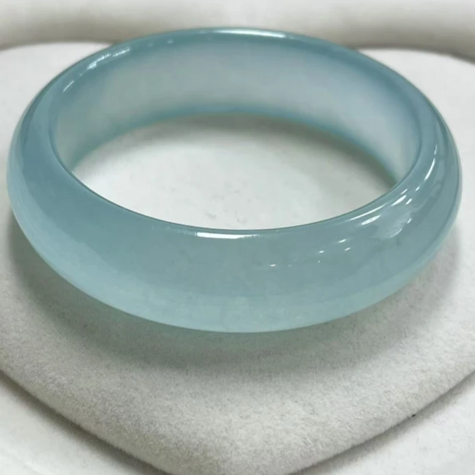 典藏品 天空蓝时尚款手镯 露