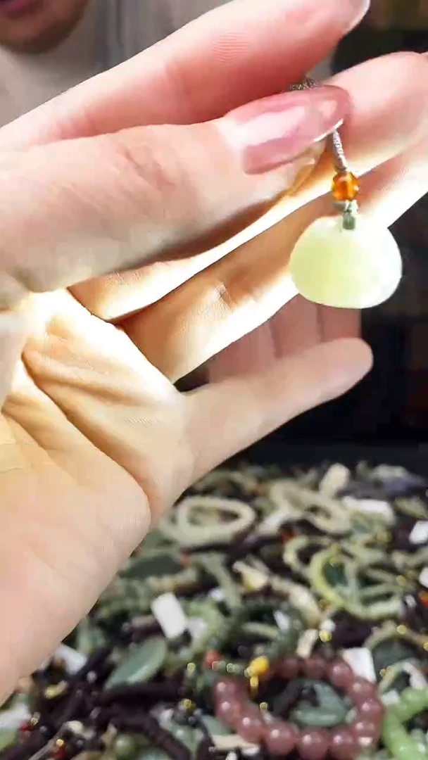 颈饰未镶嵌和田玉多样性发货，拍一发一