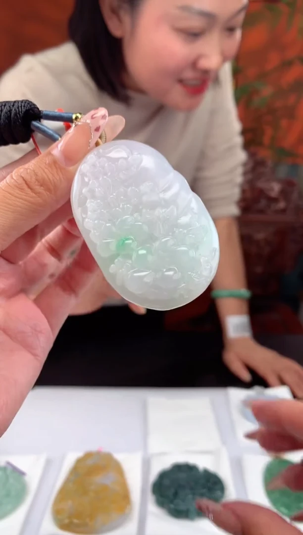 【闪购商品】定制翡翠未镶嵌挂件发货（拍一发一）