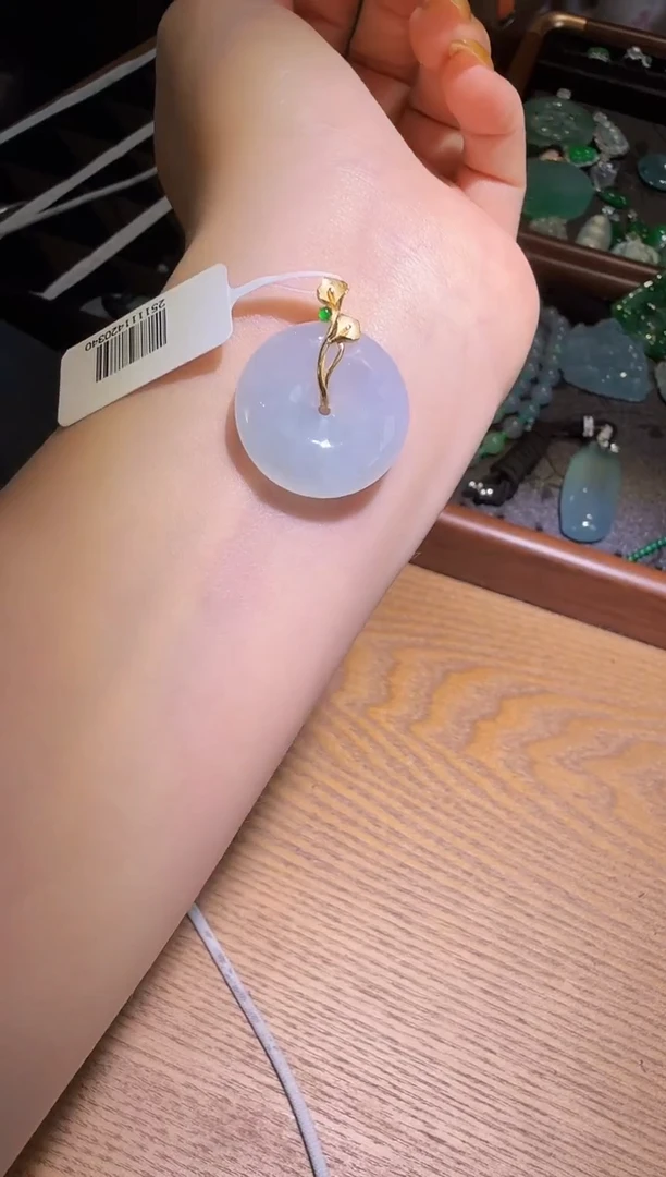 颈饰18K金镶嵌翡翠吊坠76