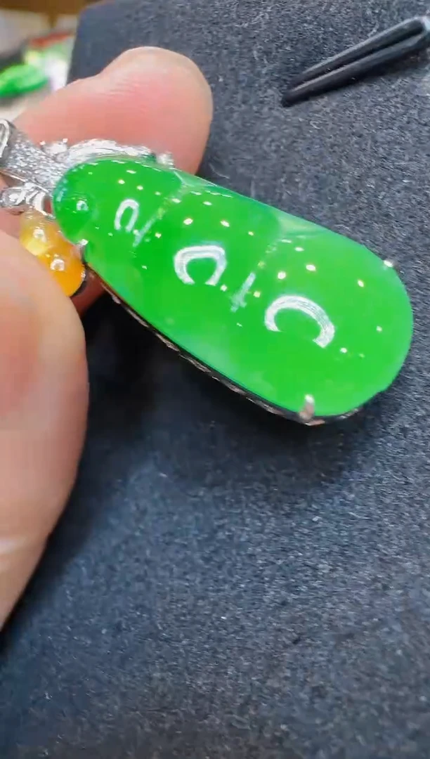 吊坠(不含链)18K金镶嵌翡翠多样性团购发一件