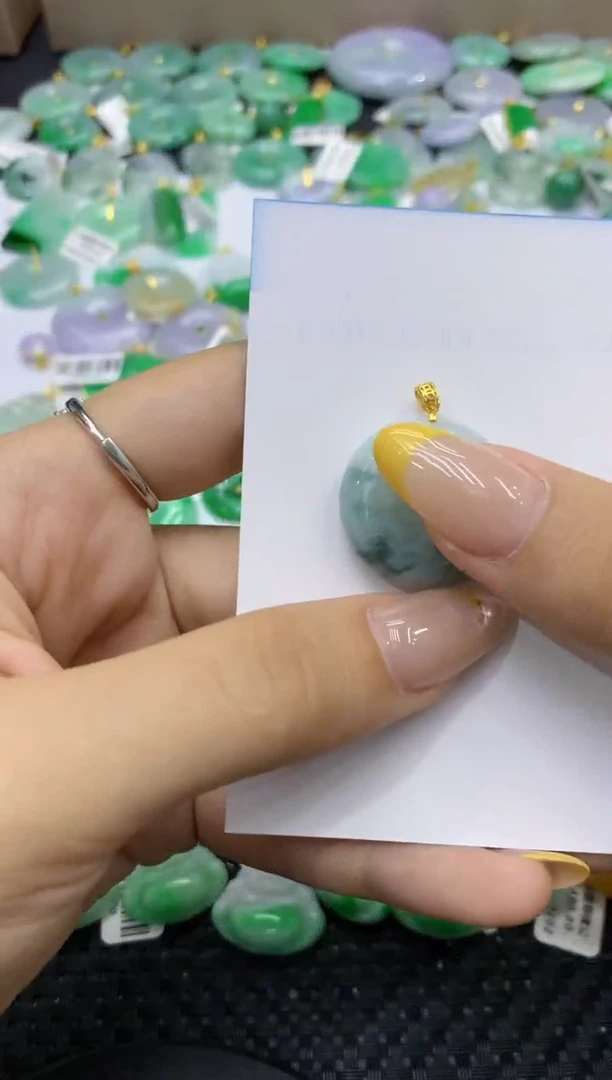 颈饰未镶嵌翡翠天然缅甸翡翠A货
