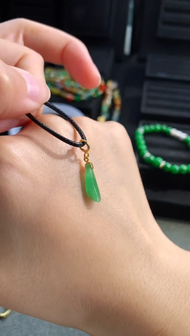 【闪购商品】翡翠吊坠(不含链)18K金镶嵌吊坠