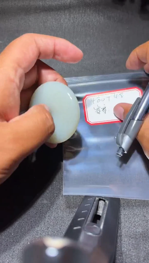 未镶嵌和田玉(糖玉)挂件和田玉