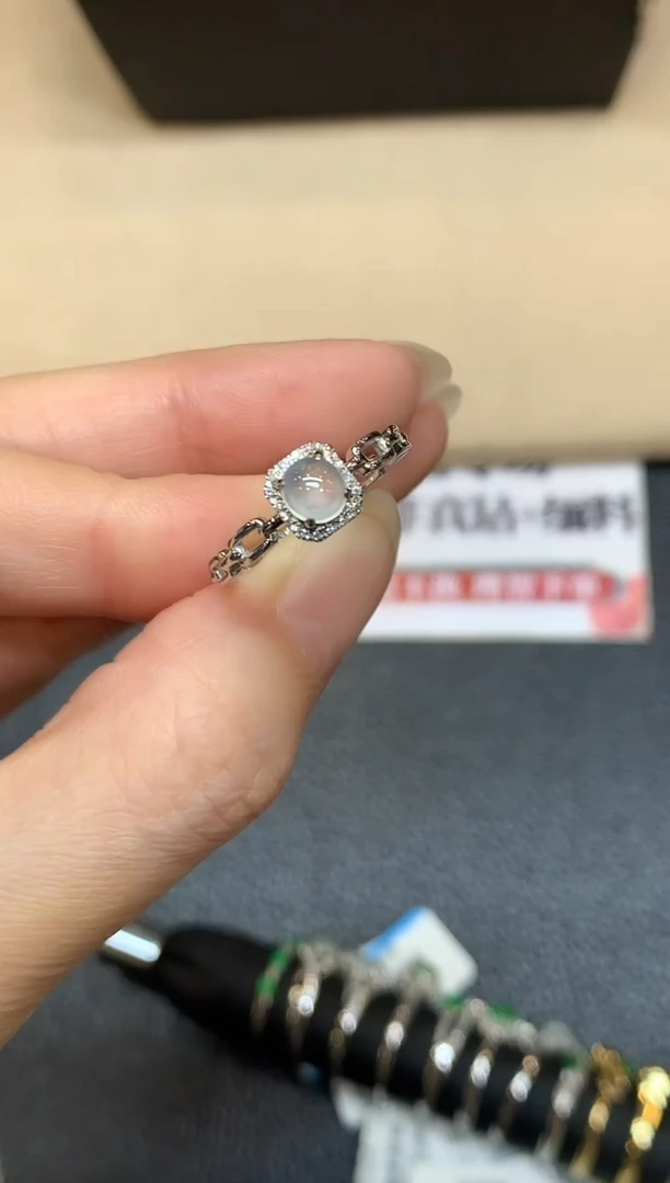 18K金镶嵌戒指翡翠2【无鉴赏期】
