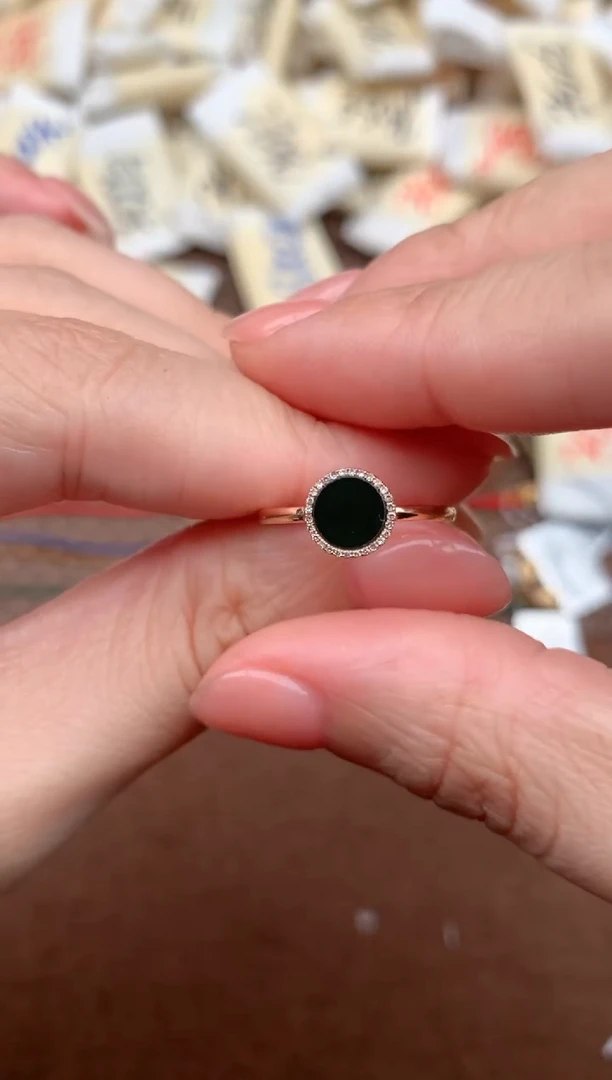 18K金镶嵌挂件翡翠一