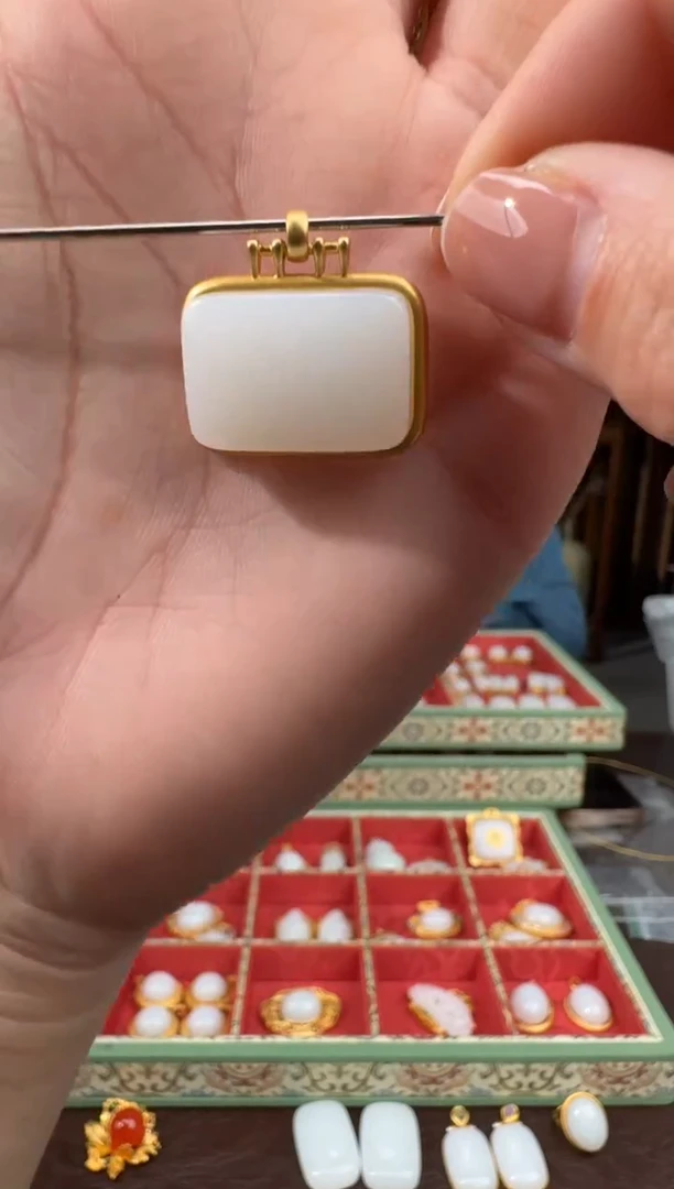 颈饰18K金镶嵌和田玉49国风姐11.18多样性拍一发一