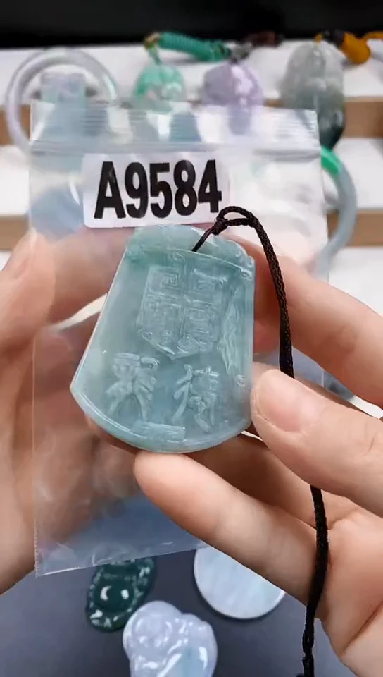 颈饰未镶嵌翡翠天然翡翠吊坠挂件