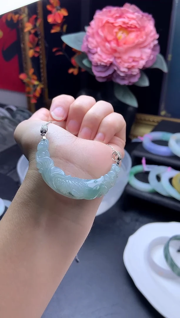 颈饰银S925镶嵌翡翠玉璜