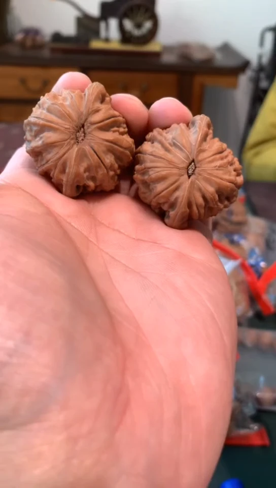 【闪购商品】文玩核桃吊坠磨盘核桃