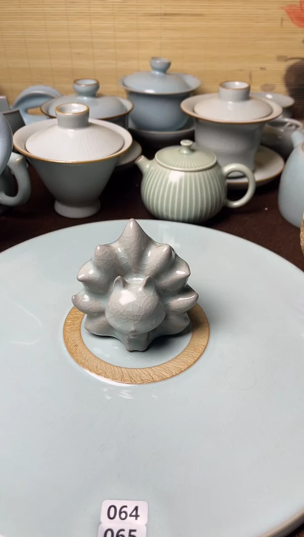 清仓引流品-微微瑕仿古釉九尾狐茶宠