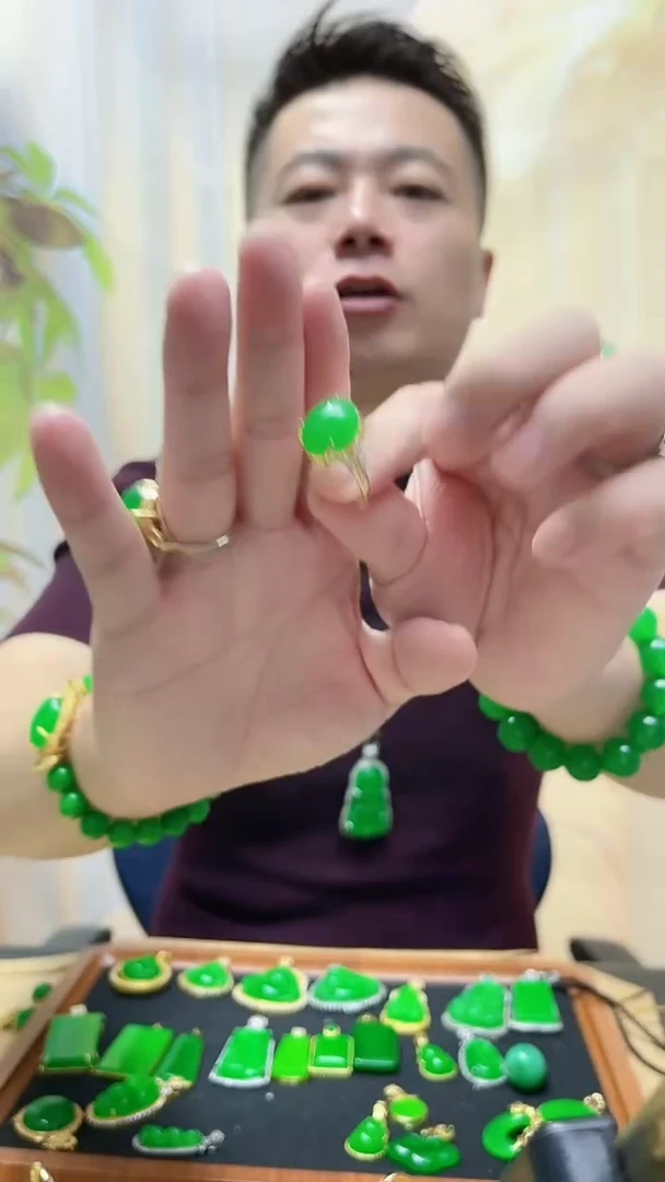 14K金镶嵌戒指翡翠翡翠戒指