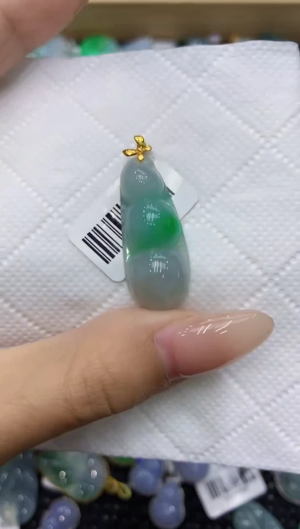 翡翠18K金镶嵌颈饰111111111111