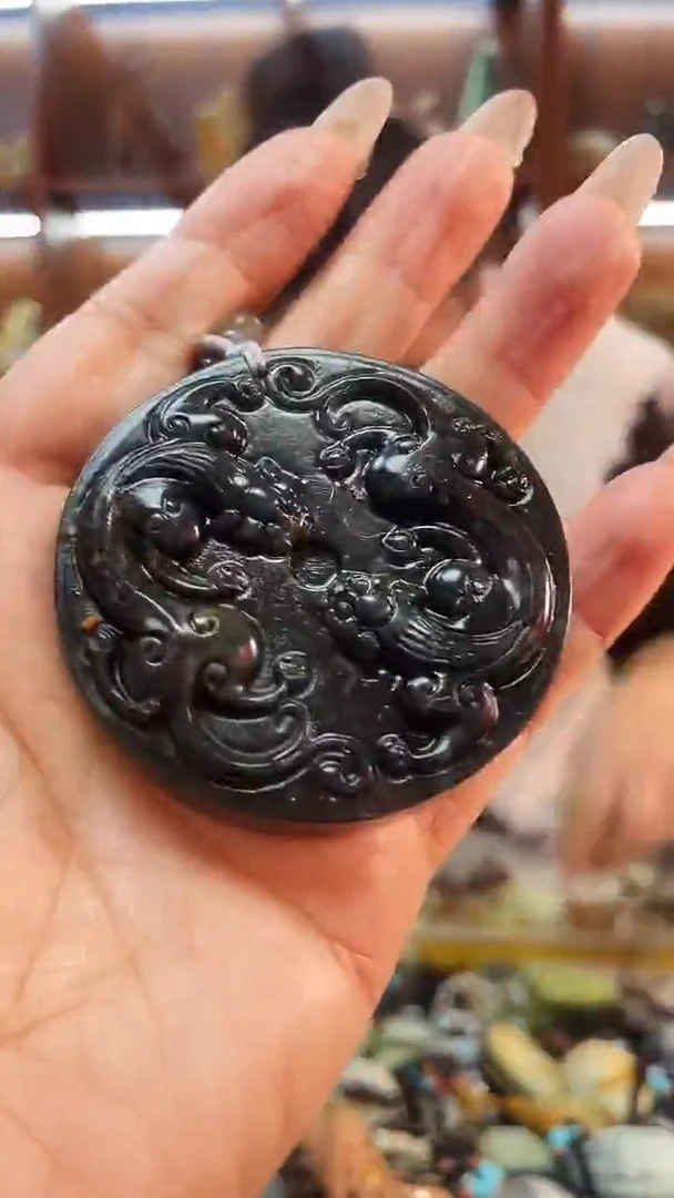 未镶嵌蛇纹石玉吊坠