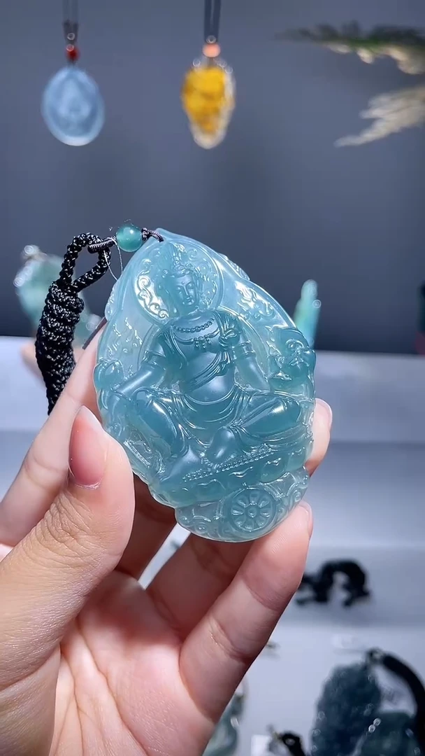 颈饰未镶嵌翡翠观音自在