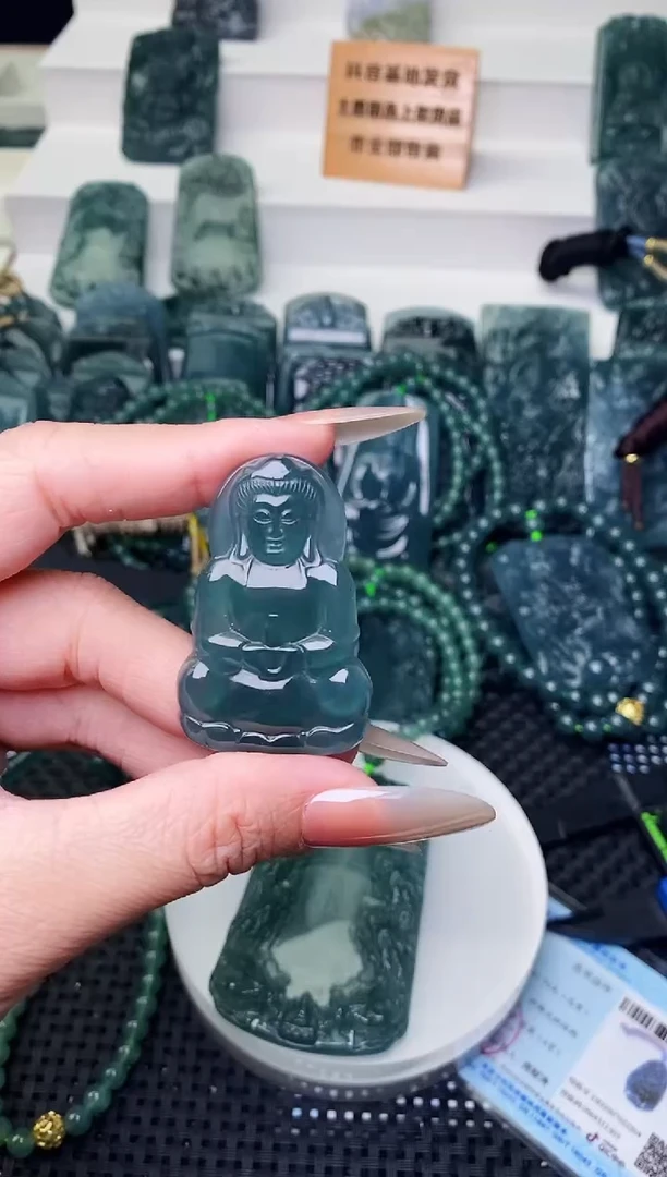 颈饰未镶嵌翡翠