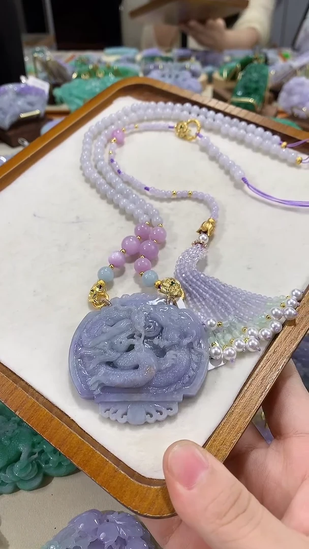 颈饰未镶嵌翡翠吊坠