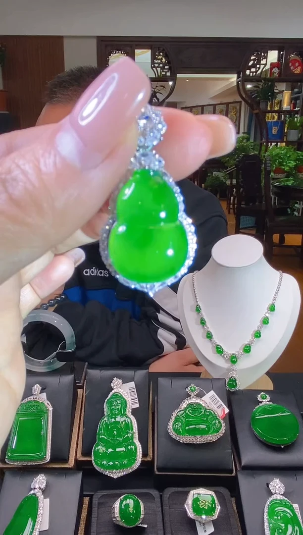【闪购商品】翡翠吊坠(不含链)未镶嵌翡翠吊坠