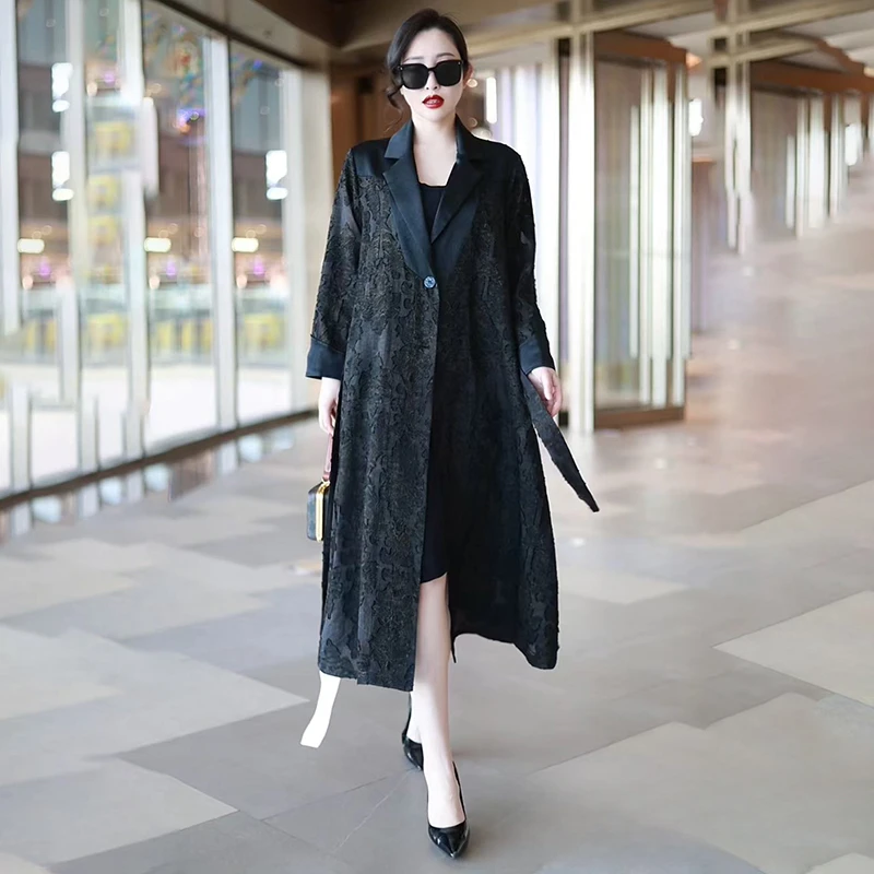 226秋气质妈妈风衣外套春季醋酸真丝剪花宽松200斤胖妈妈显瘦大衣