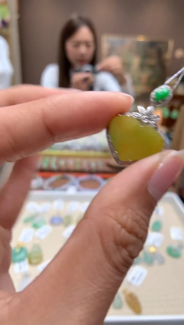 【闪购商品】翡翠颈饰18K金镶嵌爱心