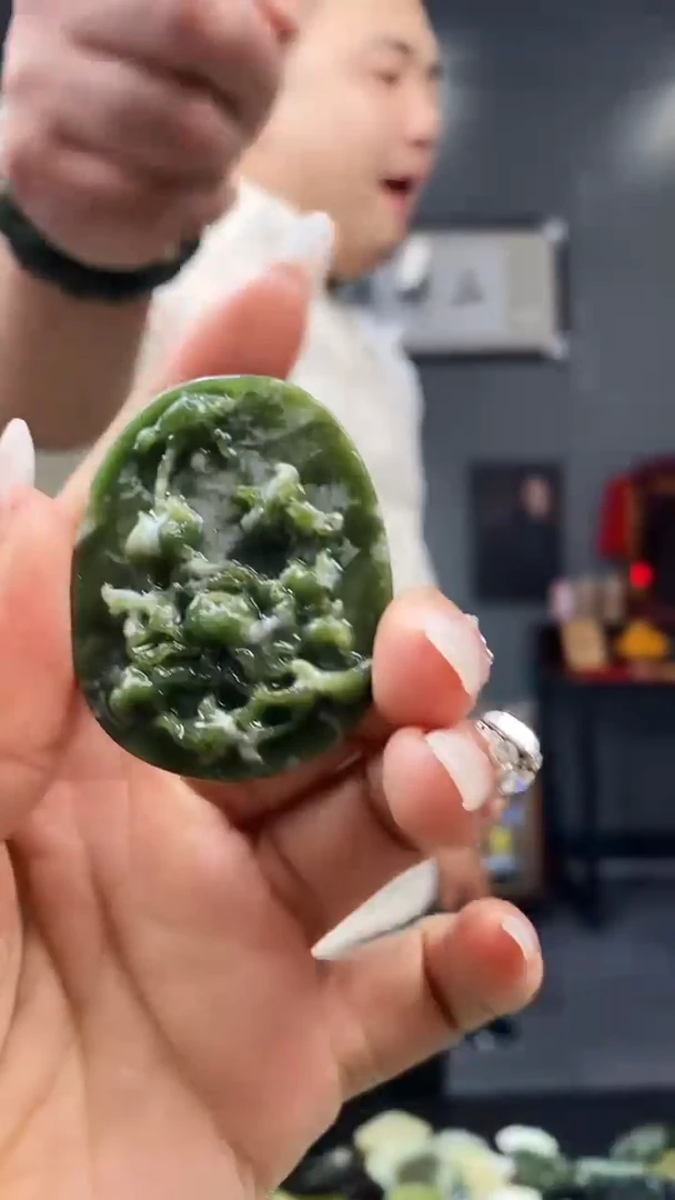 未镶嵌蛇纹石玉其他天然岫玉（多样性发其中之一）