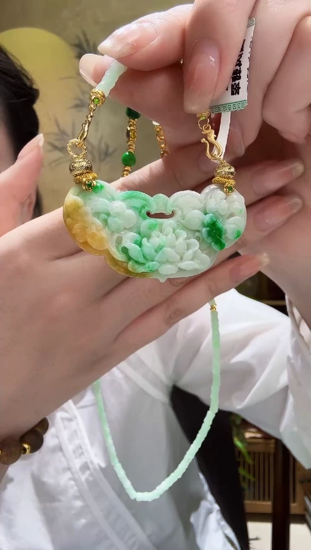 颈饰未镶嵌翡翠吊坠