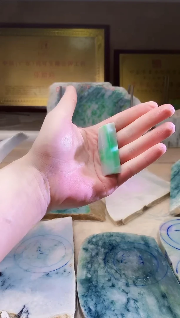 翡翠挂件未镶嵌A货张麦4127