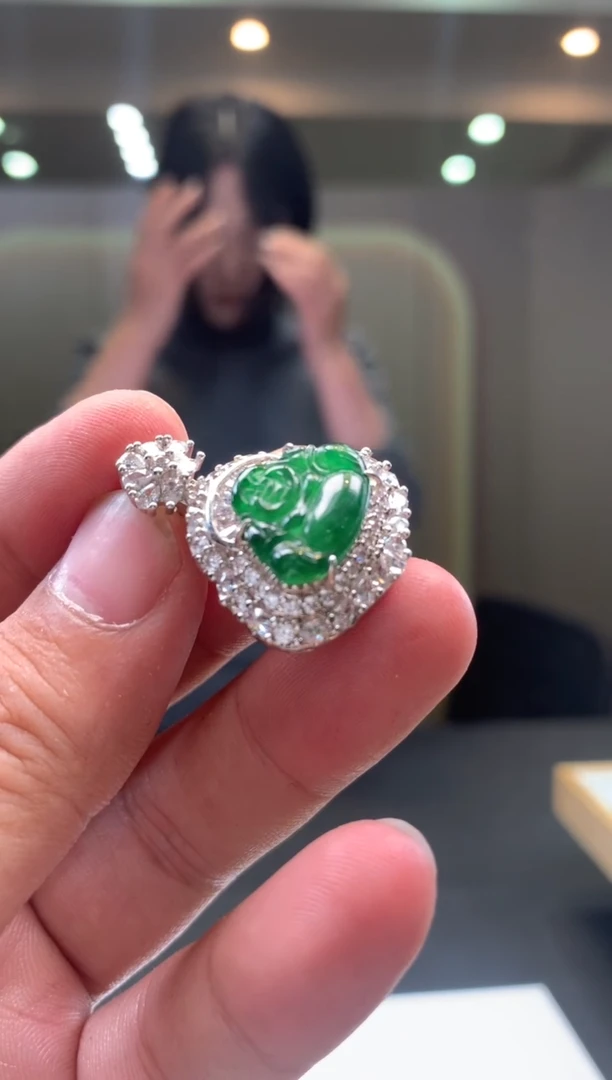 颈饰未镶嵌翡翠          *85