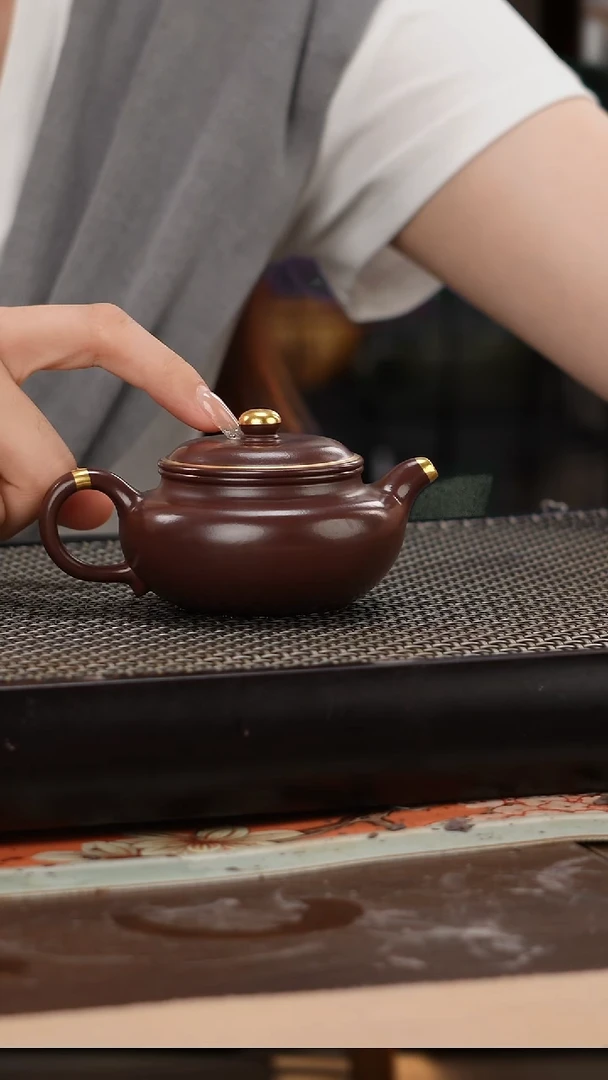 茶壶紫砂念*声四号井茄皮紫泥描金仿古130cc