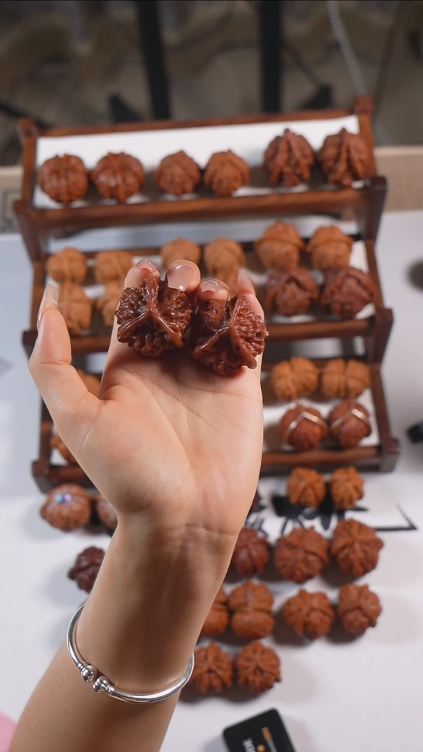 文玩核桃把件盘山三棱