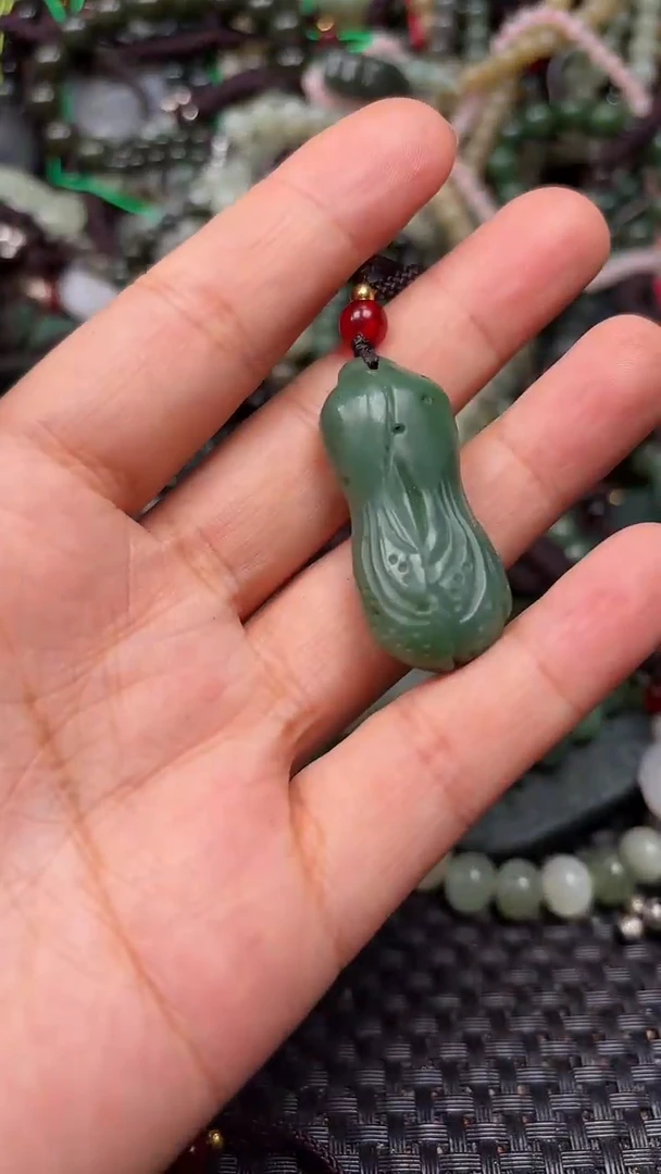 和田玉未镶嵌颈饰1