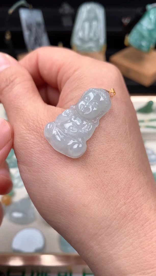 颈饰18K金镶嵌翡翠吊坠