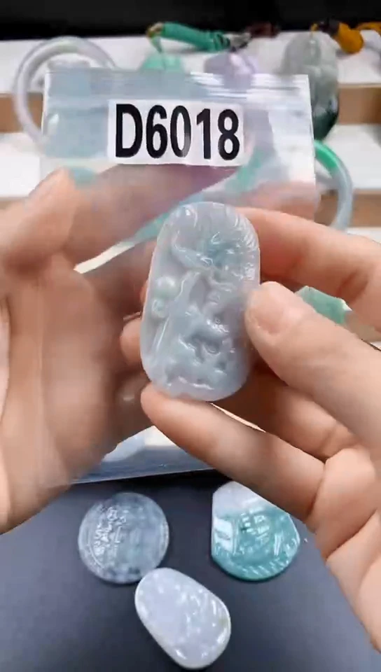 颈饰未镶嵌翡翠天然翡翠吊坠挂件