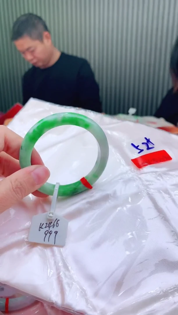 未镶嵌手镯翡翠52