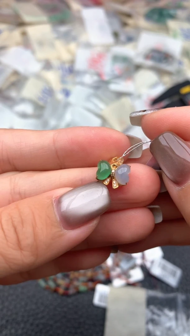 18K金镶嵌挂件翡翠—