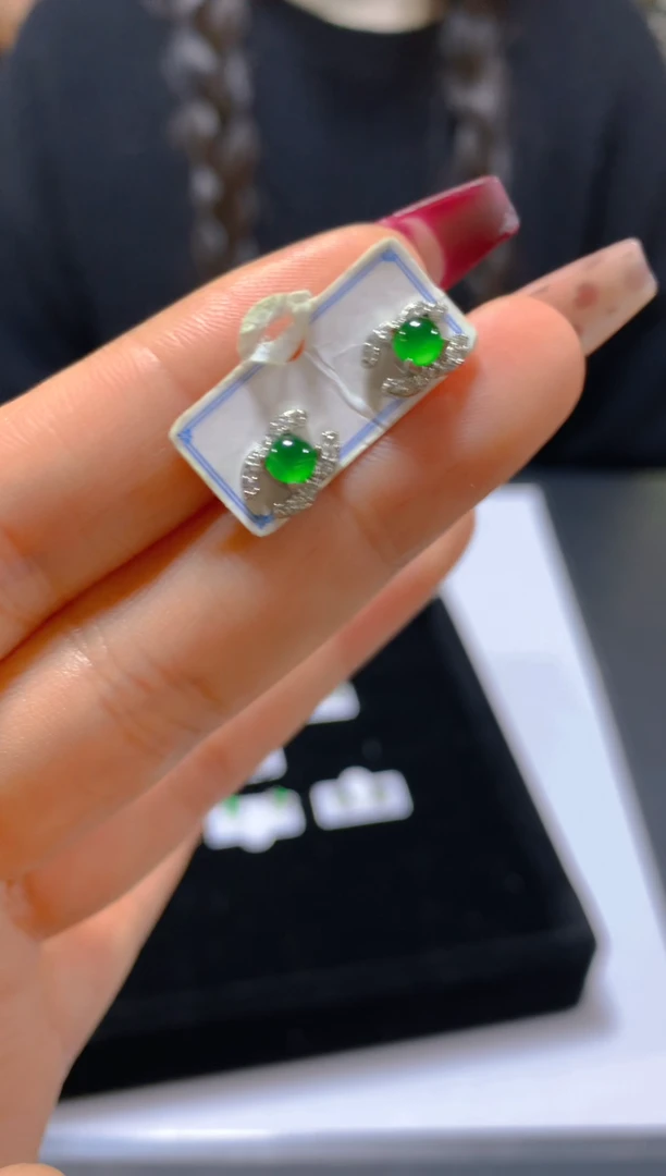 未镶嵌翡翠耳饰多样性发一